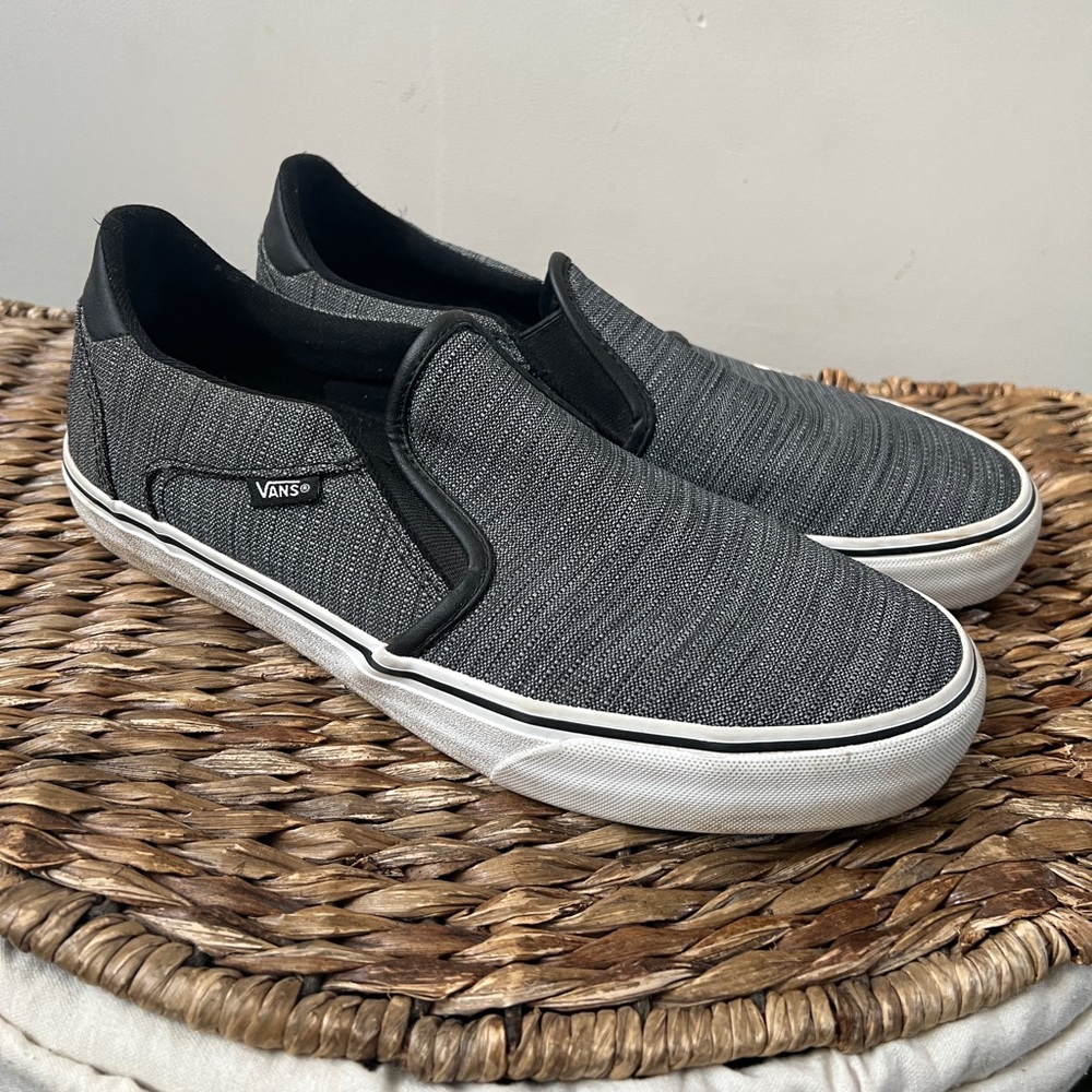 Vans Grey textured fabric size 10.5 men’s in VGUC